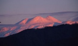 红色的山在线观看,在线探索红色山景的壮丽之旅